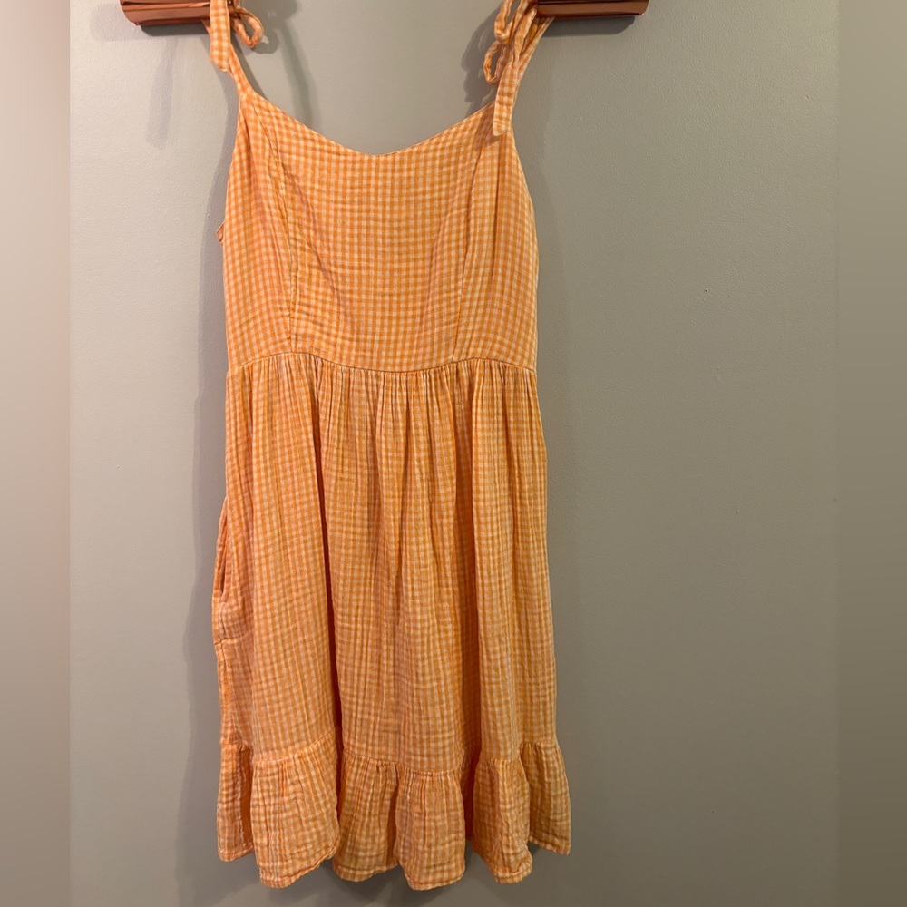 Orange size M gingham Old Navy dress with tying adjustable straps!